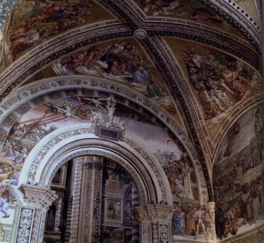 Pemandangan Lukisan-Lukisan Dinding Di Kapel San Brizio