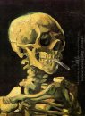 Crâne avec la cigarette brûlante