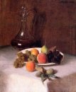 Une carafe de vin et assiette de fruits sur une nappe blanche 18