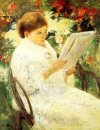 Kvinna som läser i en trädgård