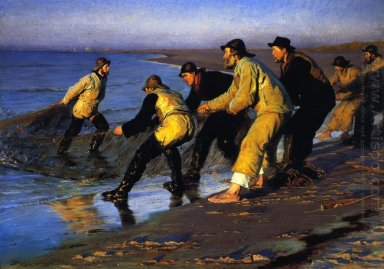 Fischer schleppen das Netz am Nordstrand von Kap Skagen