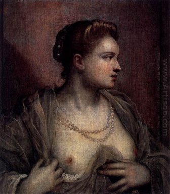 Portrait d\'une femme découvrant ses seins