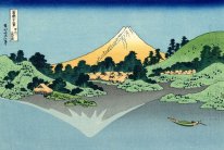 Le Fuji se reflète dans le lac Kawaguchi vu du passage de Misaka