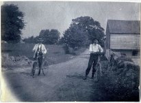 Eakins Benjamin en Samuel Murray met fietsen