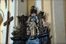 Altar de San Nicolás con una escultura de Jan Nepomuk